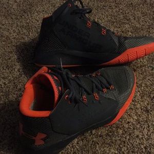 Men’s Under Armour Basketball Shoes - size 11